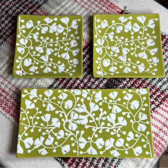 Crate & Barrel 3 Piece Akemi Floral Serving Set - Picture 2 of 16